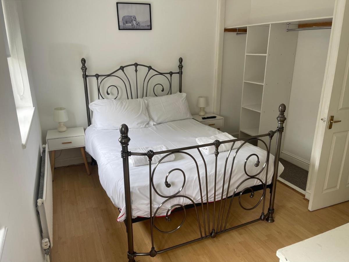 House Number 12 Sleeps Up To 4 With Smart Tvs In Every Room Веллингтон Экстерьер фото