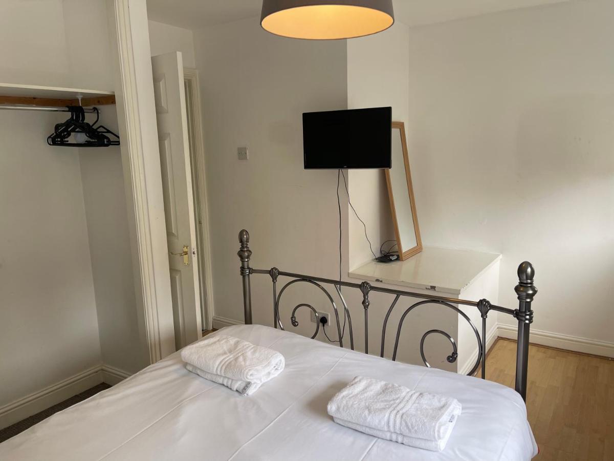 House Number 12 Sleeps Up To 4 With Smart Tvs In Every Room Веллингтон Экстерьер фото
