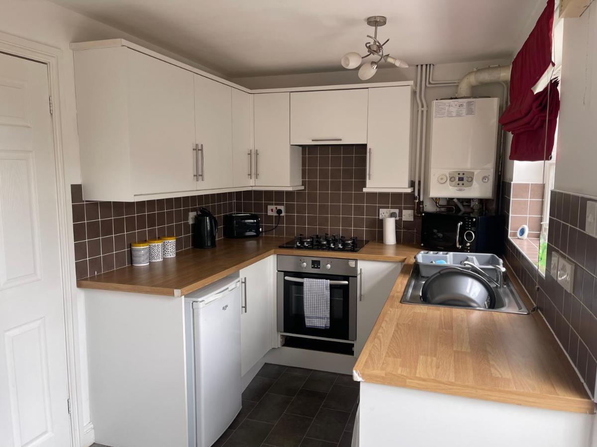 House Number 12 Sleeps Up To 4 With Smart Tvs In Every Room Веллингтон Экстерьер фото