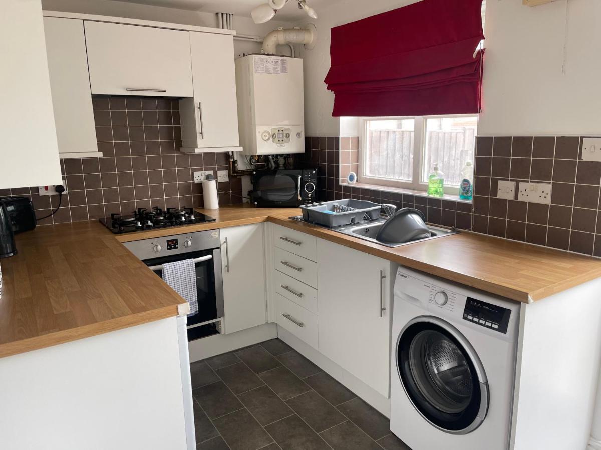 House Number 12 Sleeps Up To 4 With Smart Tvs In Every Room Веллингтон Экстерьер фото