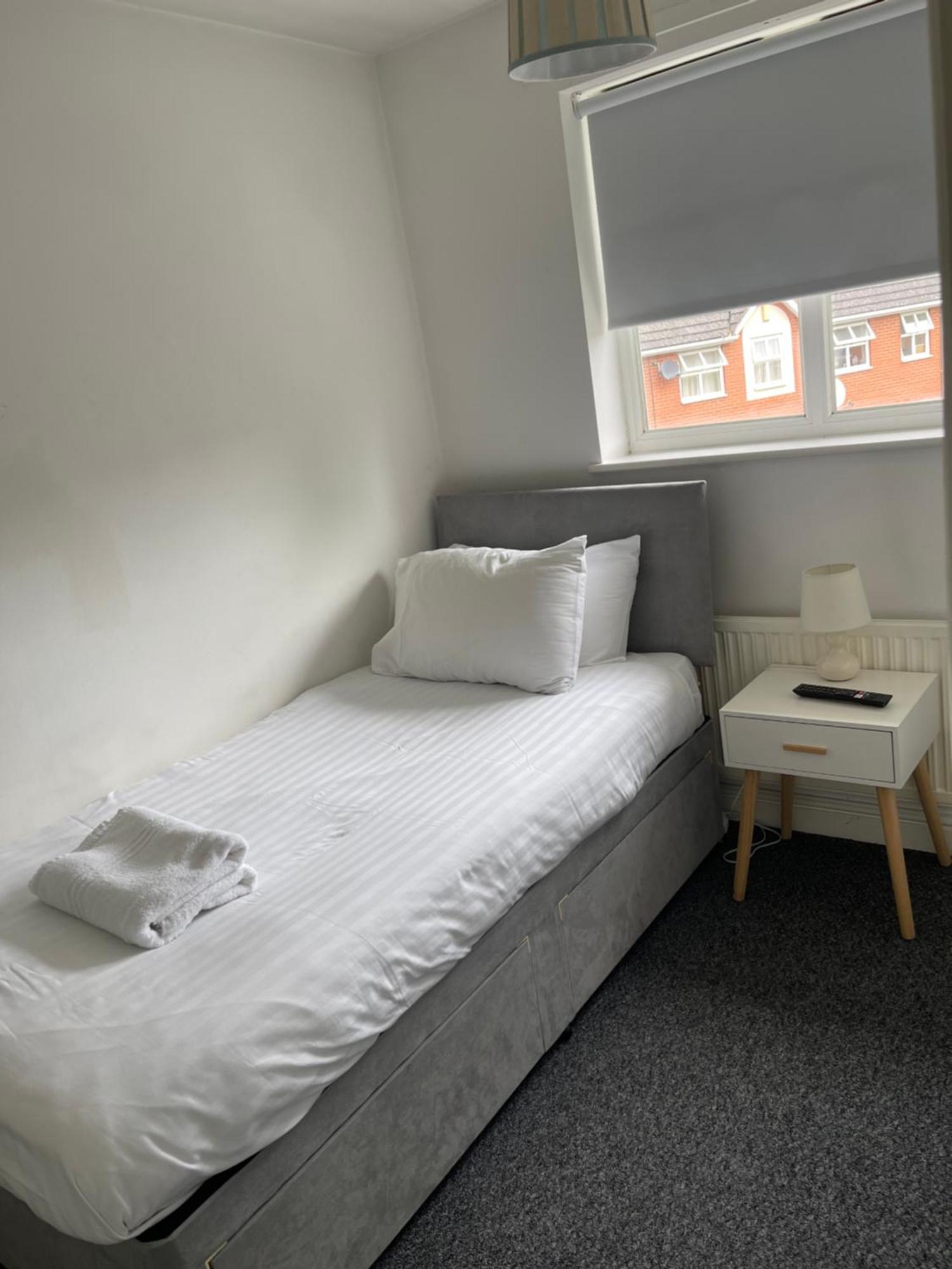 House Number 12 Sleeps Up To 4 With Smart Tvs In Every Room Веллингтон Экстерьер фото